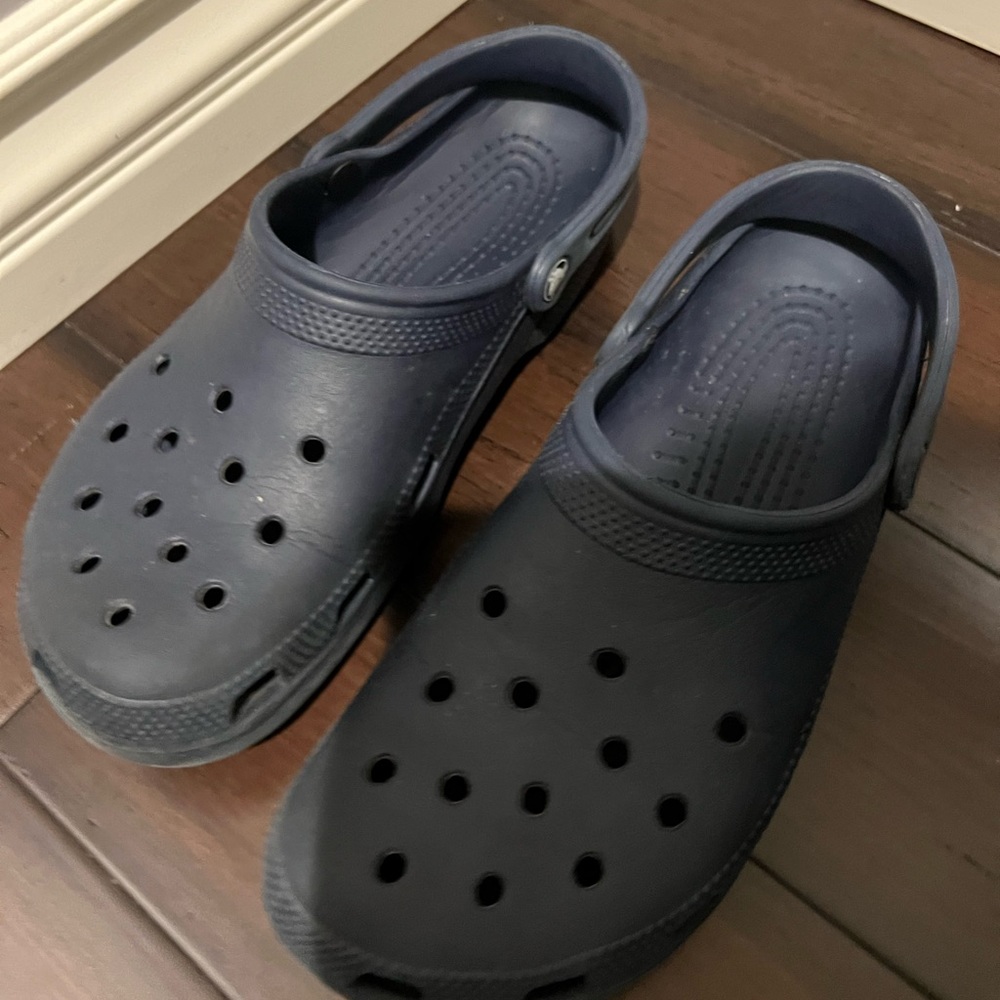 Crocs.Size 11. Men